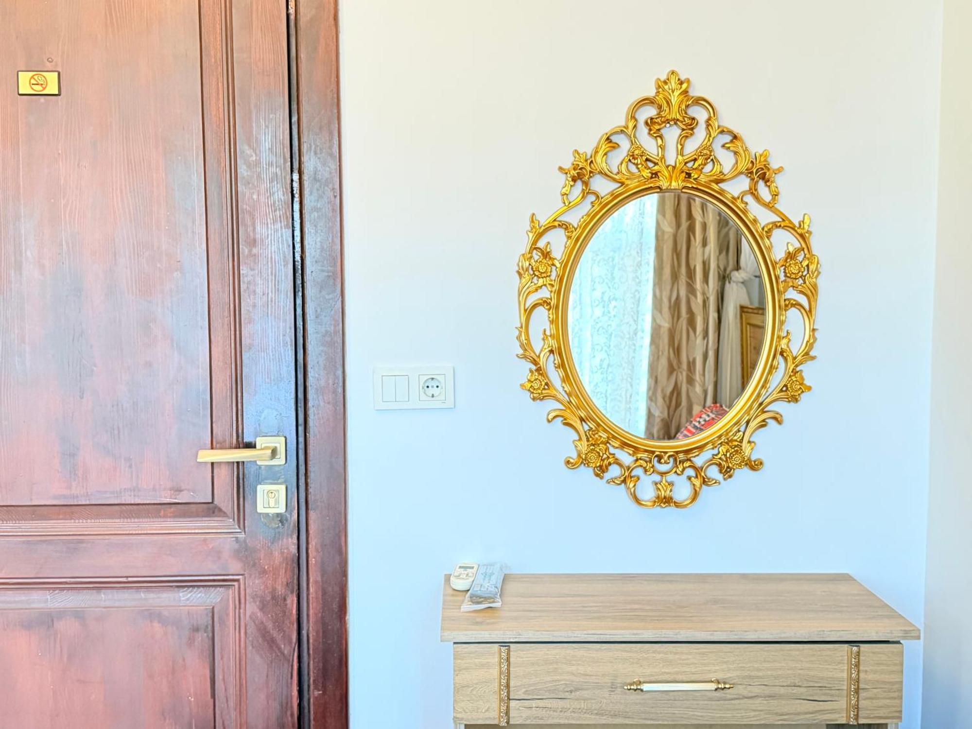 April Mansion — Photos 2
